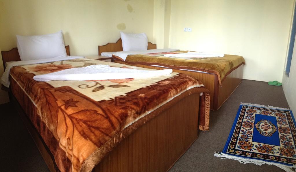 Hotel Lake House Pokhara Room photo