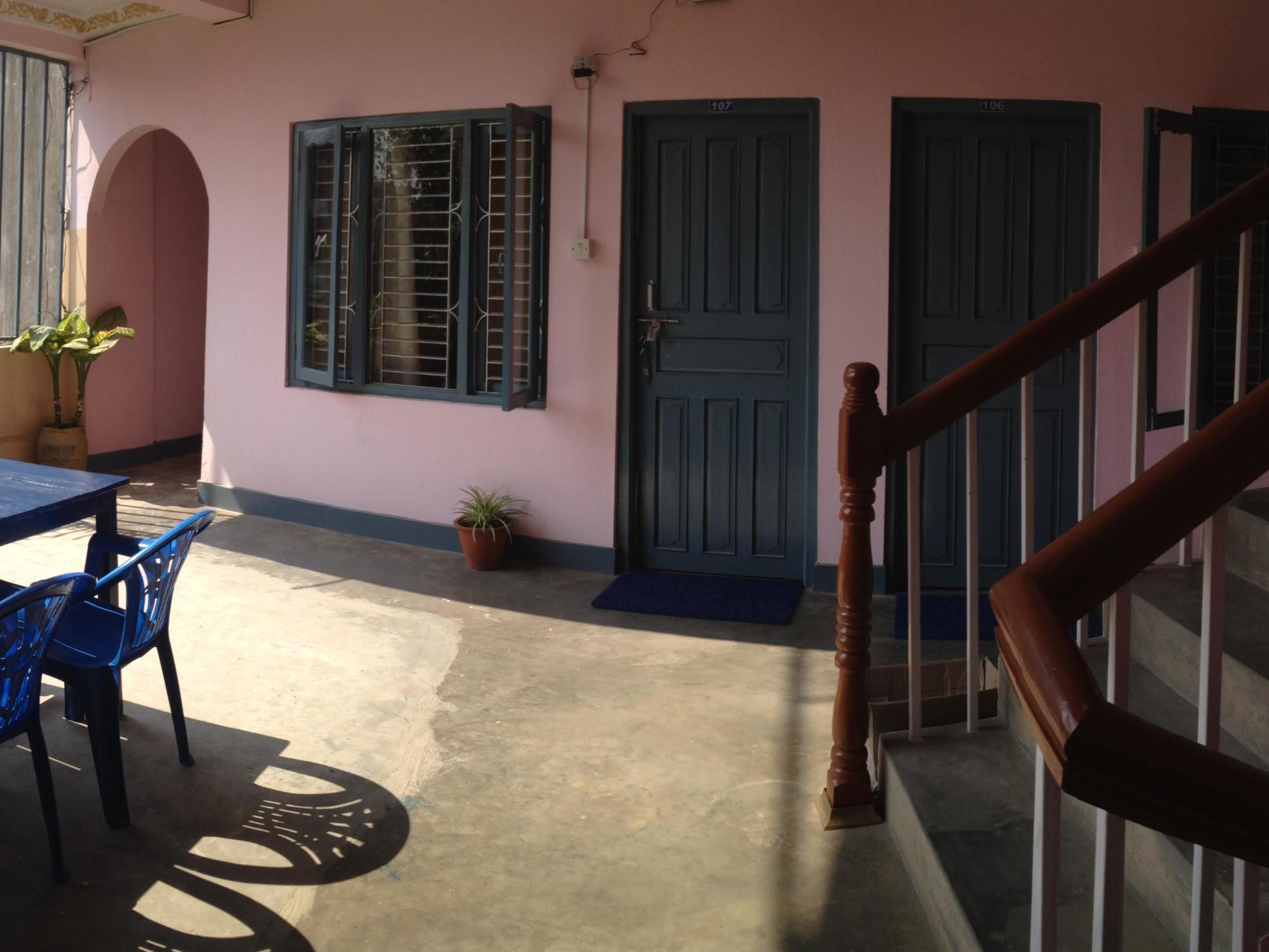 Hotel Lake House Pokhara Exterior photo