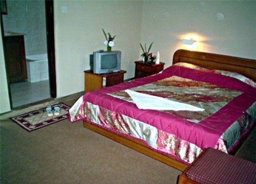 Hotel Lake House Pokhara Exterior photo