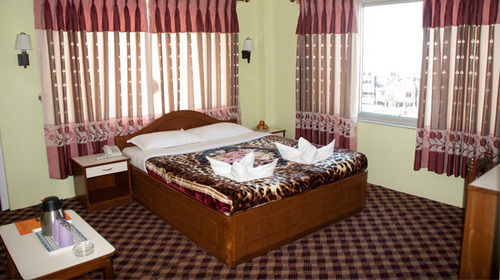 Hotel Lake House Pokhara Exterior photo